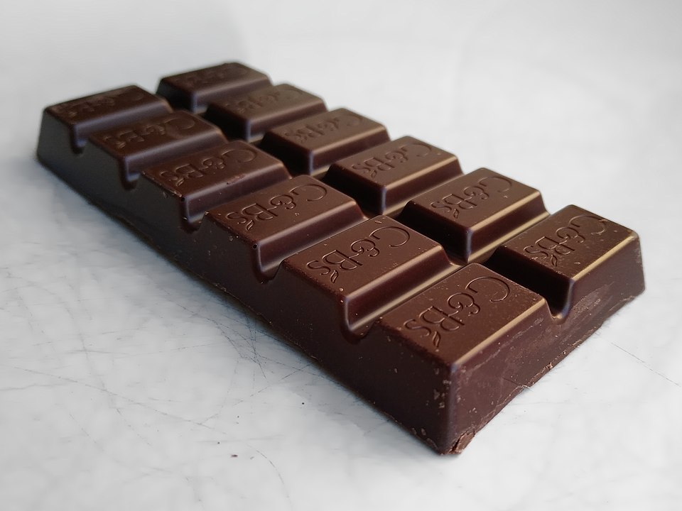 Green_and_Blacks_dark_chocolate_bar_2.jpg
